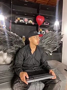 Snapshot of Brand_Collins chatting on 02/14/26, 01:00 Brand Collins online show from 02/14/26, 01:00