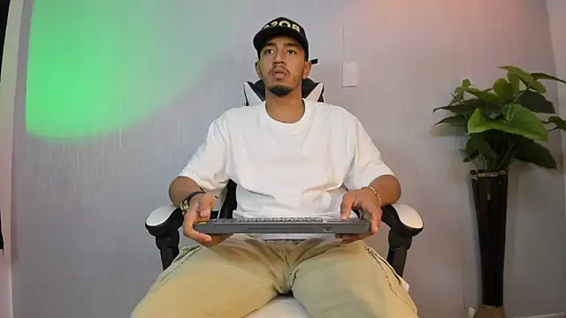 Snapshot of Brand_Collins chatting on 02/05/26, 11:28 Brand Collins online show from 02/05/26, 11:28