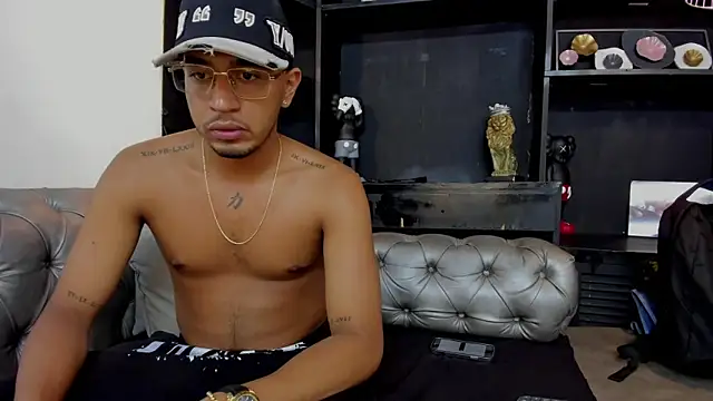 Snapshot of Brand_Collins chatting on 12/02/25, 07:59 Brand Collins online show from 12/02/25, 07:59