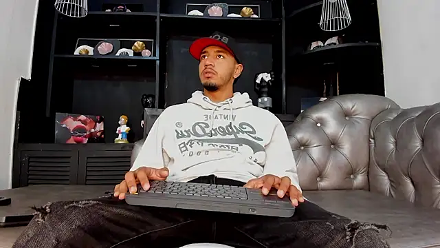 Snapshot of Brand_Collins chatting on 01/10/26, 08:15 Brand Collins online show from 01/10/26, 08:15