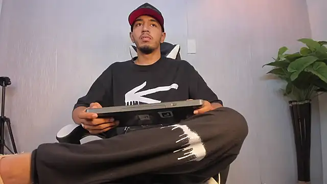 Snapshot of Brand_Collins chatting on 01/06/26, 08:02 Brand Collins online show from 01/06/26, 08:02