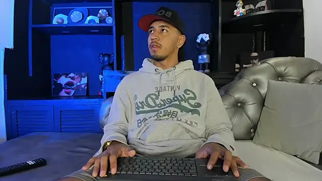 Snapshot of Brand_Collins chatting on 02/13/26, 11:43 Brand Collins online show from 02/13/26, 11:43