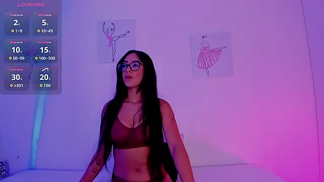 Klohewilliams  online show from 12/18/25, 12:31