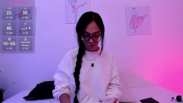 Klohewilliams  online show from 12/20/25, 12:41