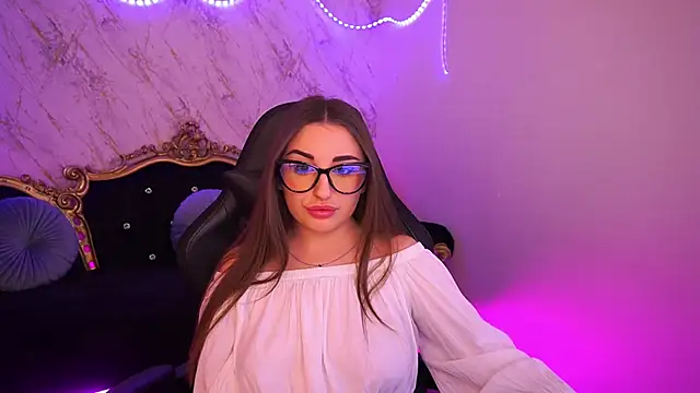 NaomiBaae online show from 12/19/25, 10:34