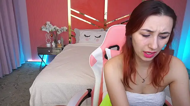 RoxieRay online show from 12/22/25, 03:45