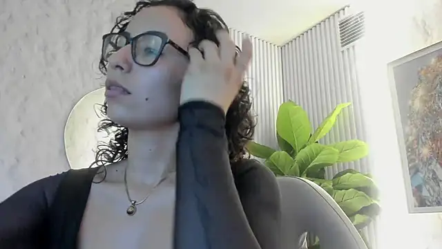 sarah sluty online show from 05/05/26, 02:14