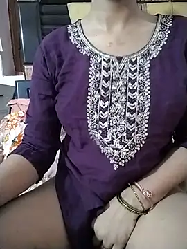 Snapshot of RASHMI_SHARMA9 chatting on 07/14/26, 05:52 RASHMI SHARMA9 online show from 07/14/26, 05:52