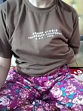 RASHMI SHARMA9 online show from 04/05/26, 04:19