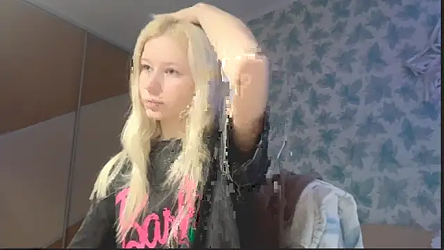 Snapshot of Barbie_Blondie chatting on 12/21/25, 12:13 Barbie Blondie online show from 12/21/25, 12:13