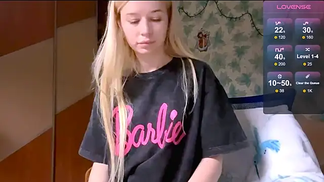 Snapshot of Barbie_Blondie chatting on 04/15/26, 07:58 Barbie Blondie online show from 04/15/26, 07:58