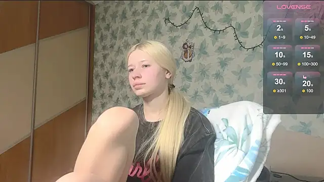 Snapshot of Barbie_Blondie chatting on 03/24/26, 08:42 Barbie Blondie online show from 03/24/26, 08:42