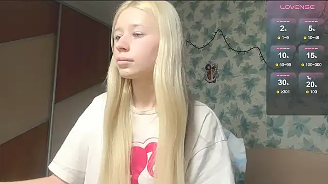 Snapshot of Barbie_Blondie chatting on 03/17/26, 03:48 Barbie Blondie online show from 03/17/26, 03:48