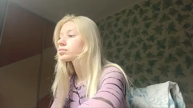 Snapshot of Barbie_Blondie chatting on 12/15/25, 07:20 Barbie Blondie online show from 12/15/25, 07:20
