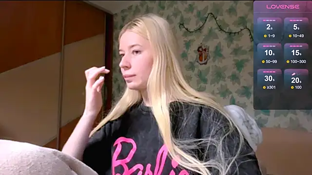 Snapshot of Barbie_Blondie chatting on 04/13/26, 05:06 Barbie Blondie online show from 04/13/26, 05:06