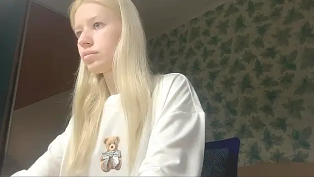 Snapshot of Barbie_Blondie chatting on 12/14/25, 07:08 Barbie Blondie online show from 12/14/25, 07:08