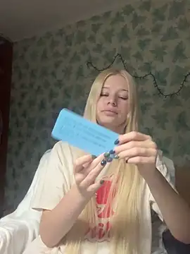 Snapshot of Barbie_Blondie chatting on 03/11/26, 04:01 Barbie Blondie online show from 03/11/26, 04:01