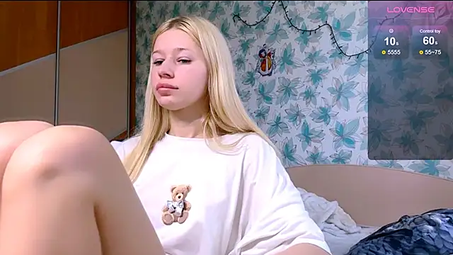 Snapshot of Barbie_Blondie chatting on 04/04/26, 11:06 Barbie Blondie online show from 04/04/26, 11:06