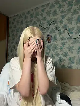 Snapshot of Barbie_Blondie chatting on 03/10/26, 06:01 Barbie Blondie online show from 03/10/26, 06:01