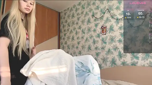 Snapshot of Barbie_Blondie chatting on 03/19/26, 01:44 Barbie Blondie online show from 03/19/26, 01:44