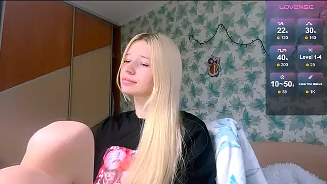 Snapshot of Barbie_Blondie chatting on 04/20/26, 02:07 Barbie Blondie online show from 04/20/26, 02:07