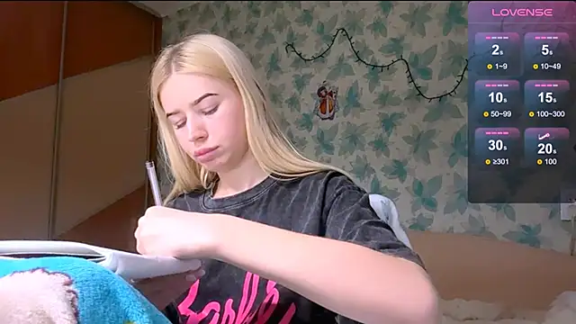 Snapshot of Barbie_Blondie chatting on 04/11/26, 03:16 Barbie Blondie online show from 04/11/26, 03:16