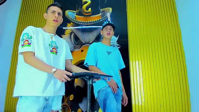 Snapshot of twink_scott_ chatting on 12/19/25, 08:33 twink scott online show from 12/19/25, 08:33