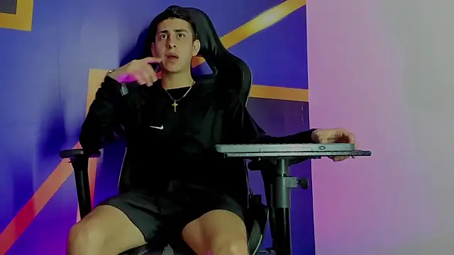 Snapshot of twink_scott_ chatting on 12/03/25, 04:24 twink scott online show from 12/03/25, 04:24