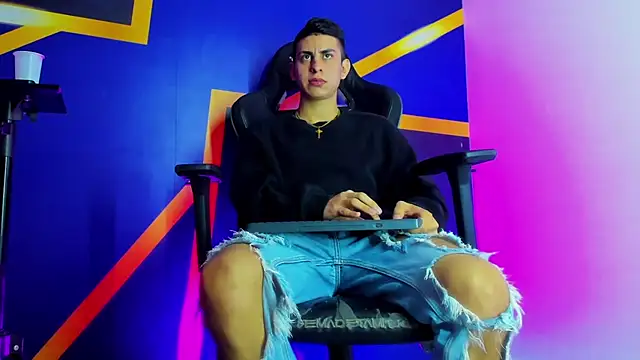 Snapshot of twink_scott_ chatting on 11/30/25, 04:35 twink scott online show from 11/30/25, 04:35