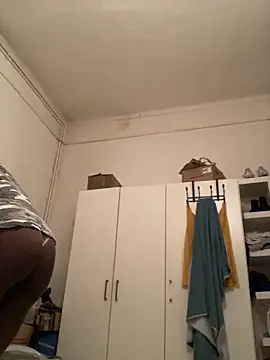    Hannah    online show from 12/23/25, 10:47