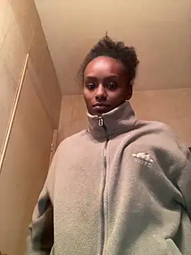    Hannah    online show from 12/05/25, 02:00