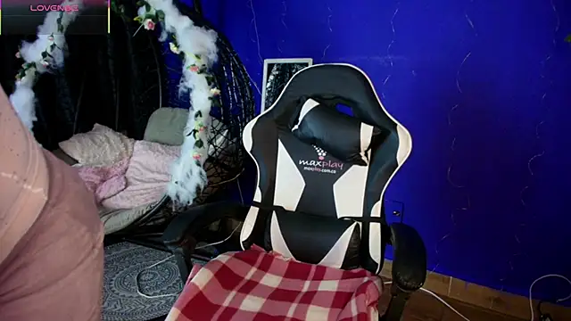 Snapshot of Anto_Thompson chatting on 12/18/25, 03:55 Anto Thompson online show from 12/18/25, 03:55