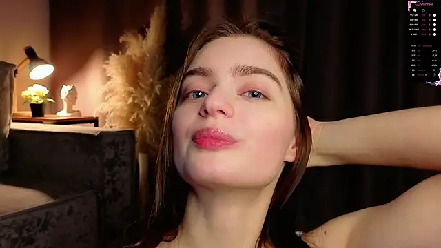 Snapshot of Sara_Kinsly chatting on 12/14/25, 10:54 Sara Kinsly online show from 12/14/25, 10:54