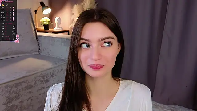 Snapshot of Sara_Kinsly chatting on 12/01/25, 06:14 Sara Kinsly online show from 12/01/25, 06:14