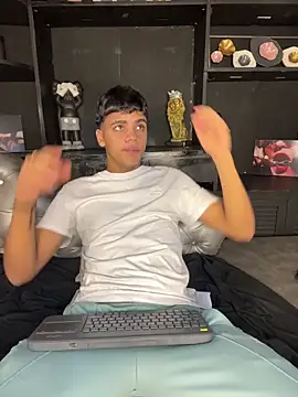 Isaac Collins  online show from 12/17/25, 08:36