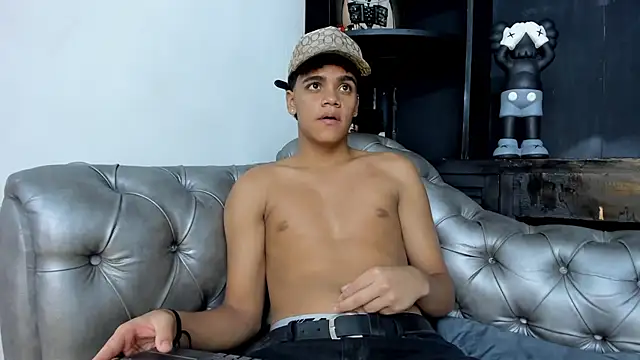 Isaac Collins  online show from 11/28/25, 07:58