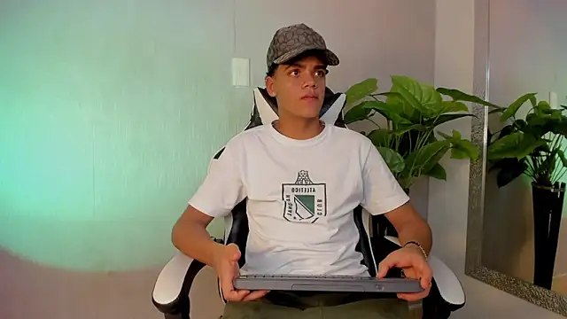 Isaac Collins  online show from 12/04/25, 08:30