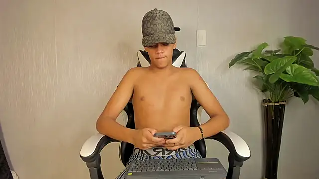 Isaac Collins  online show from 12/18/25, 08:41