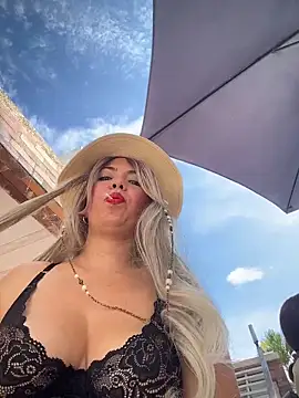 IsaSantoDomingo online show from 12/04/25, 02:27