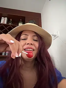 IsaSantoDomingo online show from 12/19/25, 04:53