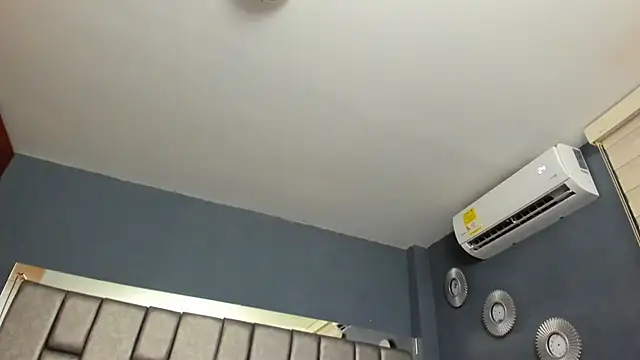 IsaSantoDomingo online show from 12/13/25, 11:55