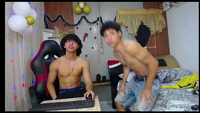 Snapshot of kim_curlyy chatting on 12/17/25, 02:55 kim curlyy online show from 12/17/25, 02:55