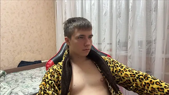 Snapshot of golden_flash chatting on 11/30/25, 06:52 golden flash online show from 11/30/25, 06:52