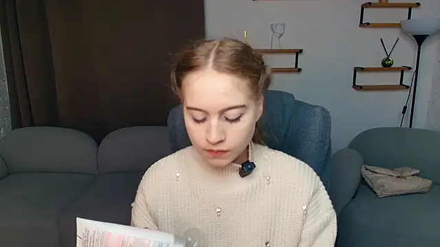 FairrryBluuum online show from 11/28/25, 02:28