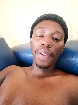 Snapshot of KwaBhebhelicious chatting on 12/17/25, 07:13 KwaBhebhelicious online show from 12/17/25, 07:13