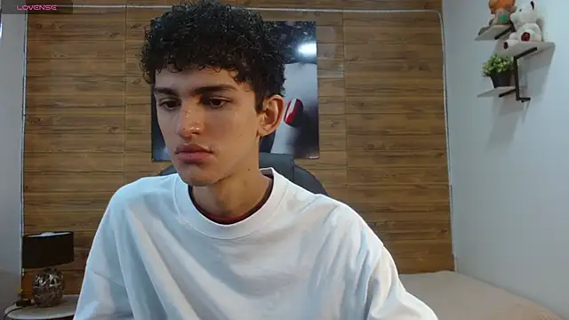 Snapshot of Michaelkoiv chatting on 11/26/25, 12:49 Michaelkoiv online show from 11/26/25, 12:49