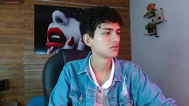 Snapshot of Michaelkoiv chatting on 11/30/25, 12:17 Michaelkoiv online show from 11/30/25, 12:17