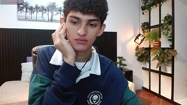 Snapshot of Michaelkoiv chatting on 12/22/25, 12:38 Michaelkoiv online show from 12/22/25, 12:38