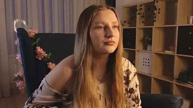 Snapshot of RemediosStrekas chatting on 12/19/25, 04:05 RemediosStrekas online show from 12/19/25, 04:05