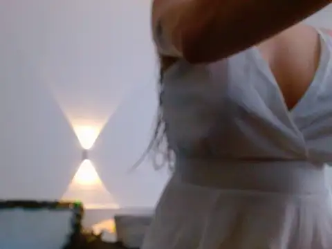 Snapshot of seductrixee chatting on 12/19/25, 01:09 seductrixee online show from 12/19/25, 01:09